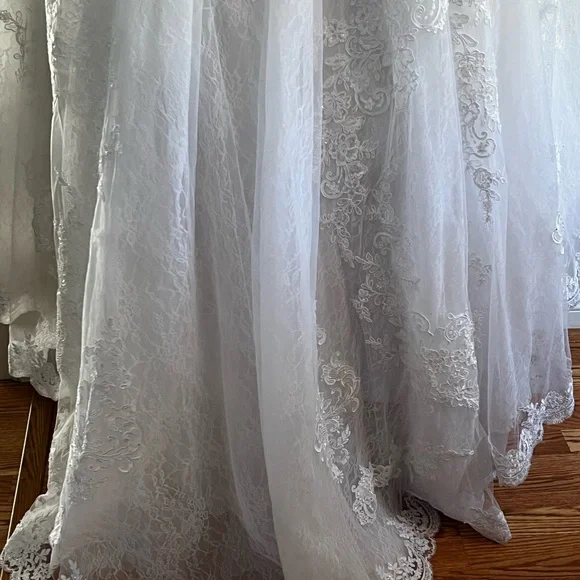 Oleg Cassini White Bridal Gown - Picture 6 of 9